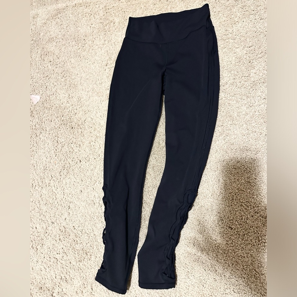 Lululemon tied to it leggings